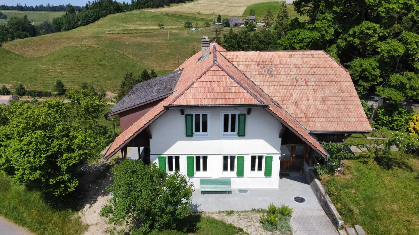Maison individuelle avec 8,5 pièces dans un emplacement rural élevé - Photo 3 sur 17
