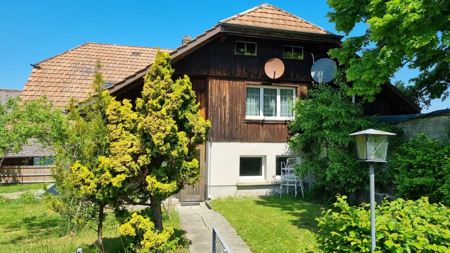 Maison individuelle avec 8,5 pièces dans un emplacement rural élevé - Photo 2 sur 17