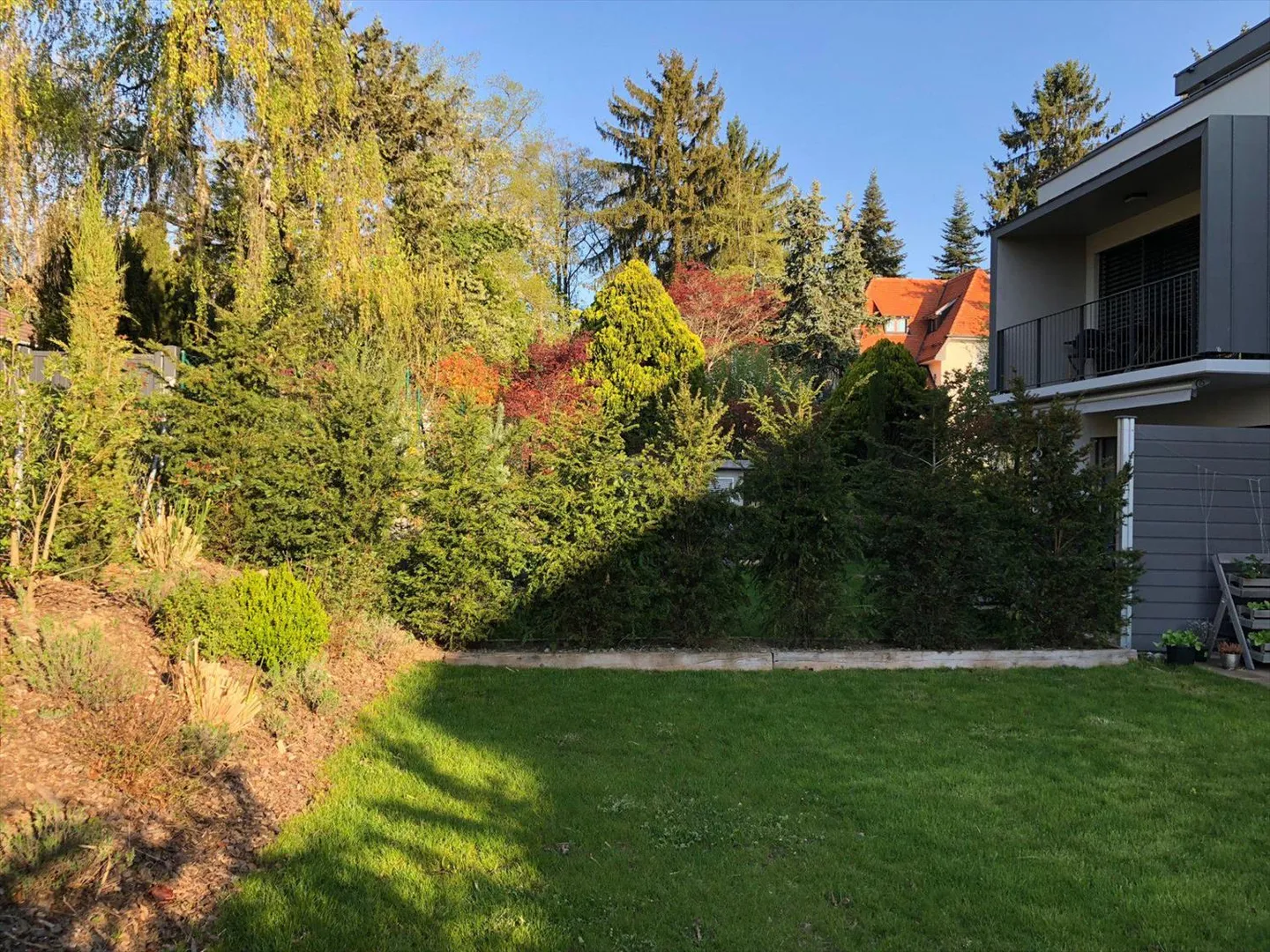 Vier-Zimmer-Wohnung mit wunderschönem Garten in ruhiger Lage - Foto 3 di 10
