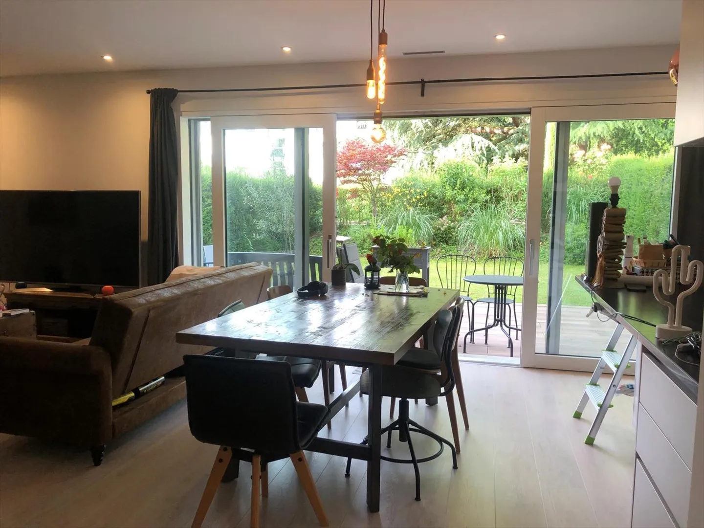 Vier-Zimmer-Wohnung mit wunderschönem Garten in ruhiger Lage - Foto 6 di 10