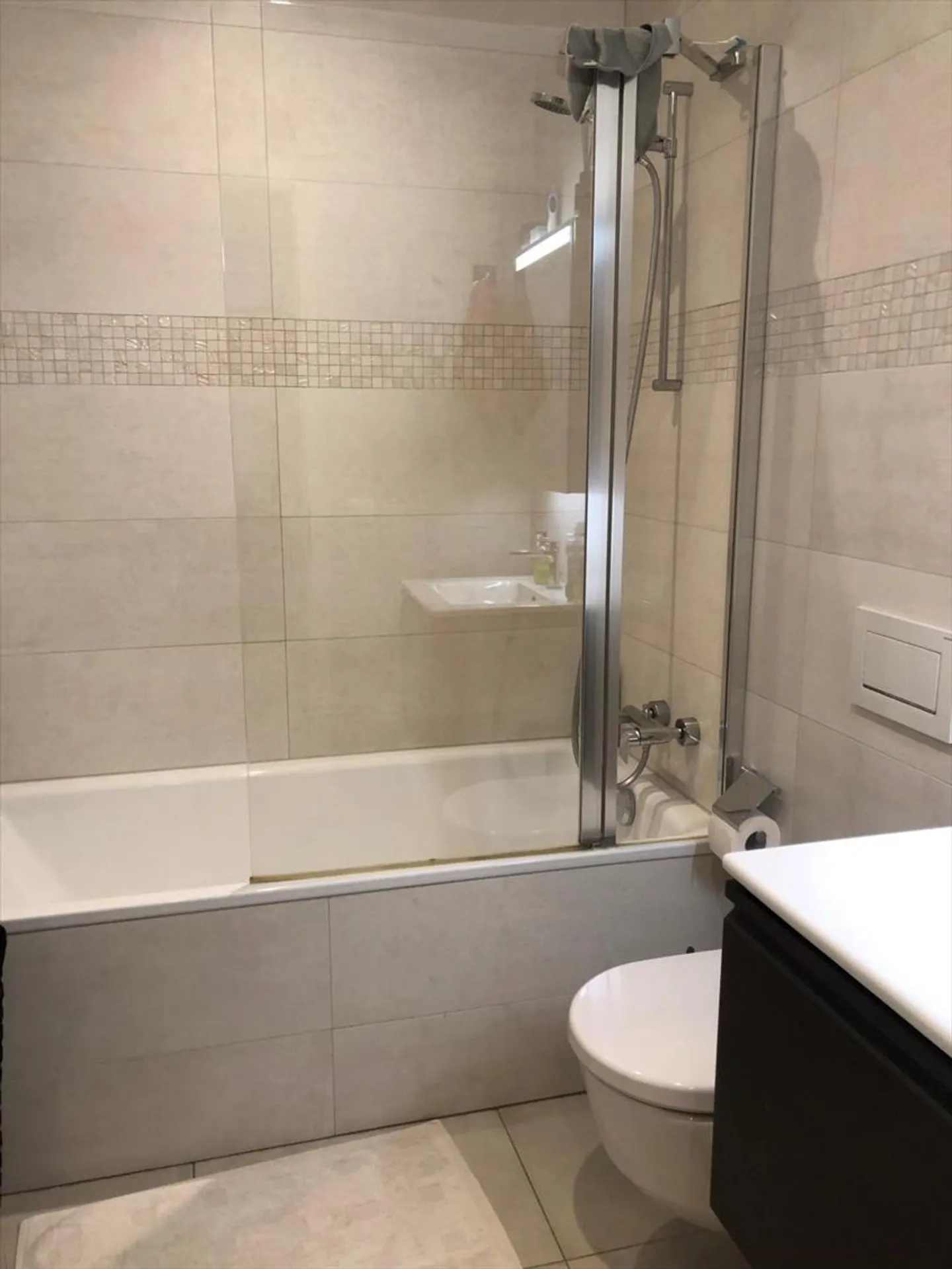 Vier-Zimmer-Wohnung mit wunderschönem Garten in ruhiger Lage - Foto 10 di 10