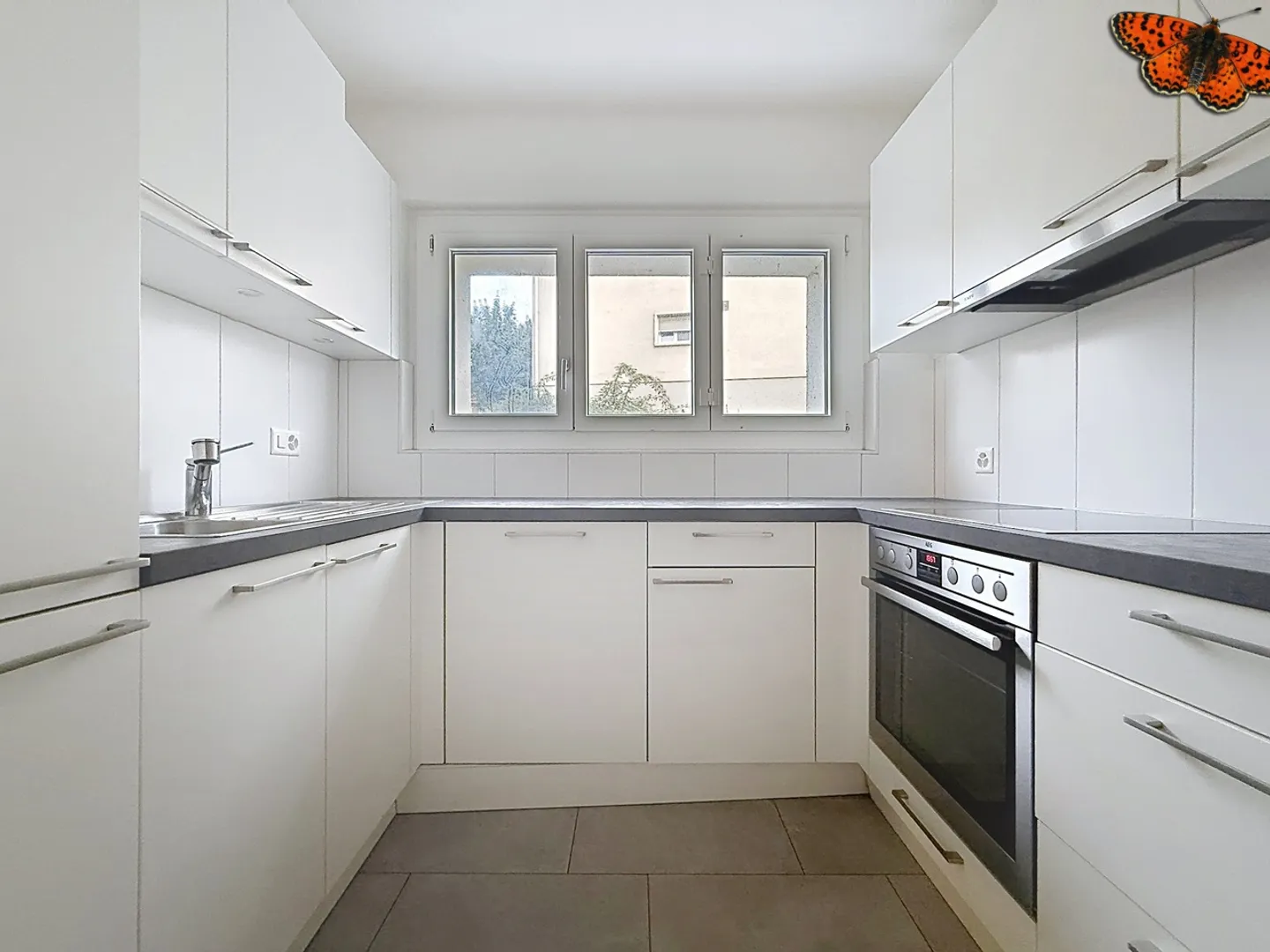 Charming Apartment in Quiet Area - Photo 2 of 6