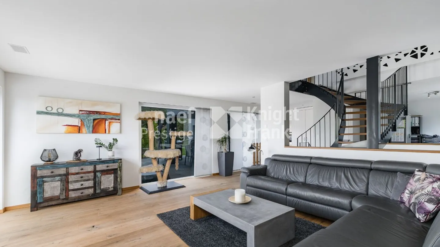 Casa di architetto di 7,5 stanze con piscina e jacuzzi in un contesto verde - Foto 6 di 13