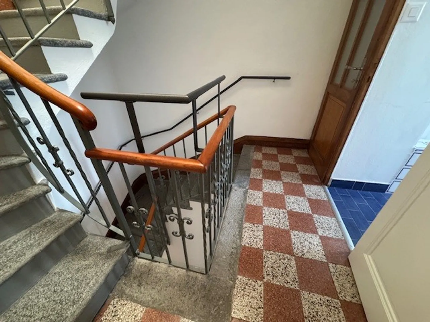 Bedano - Single-family house in the town center with property - Photo 11 of 17