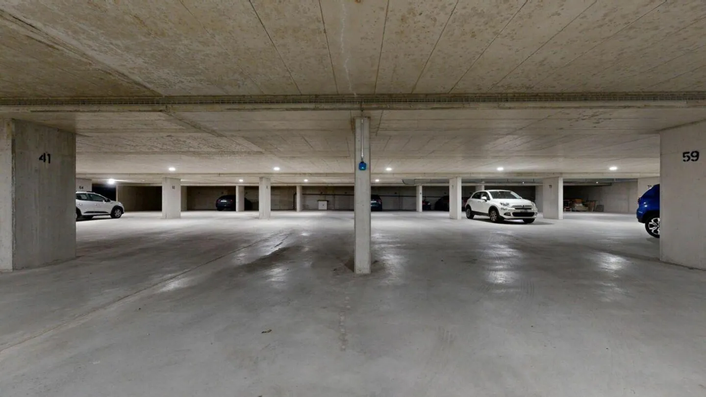 Bel appartement presque neuf dans un endroit calme - Photo 16 sur 18