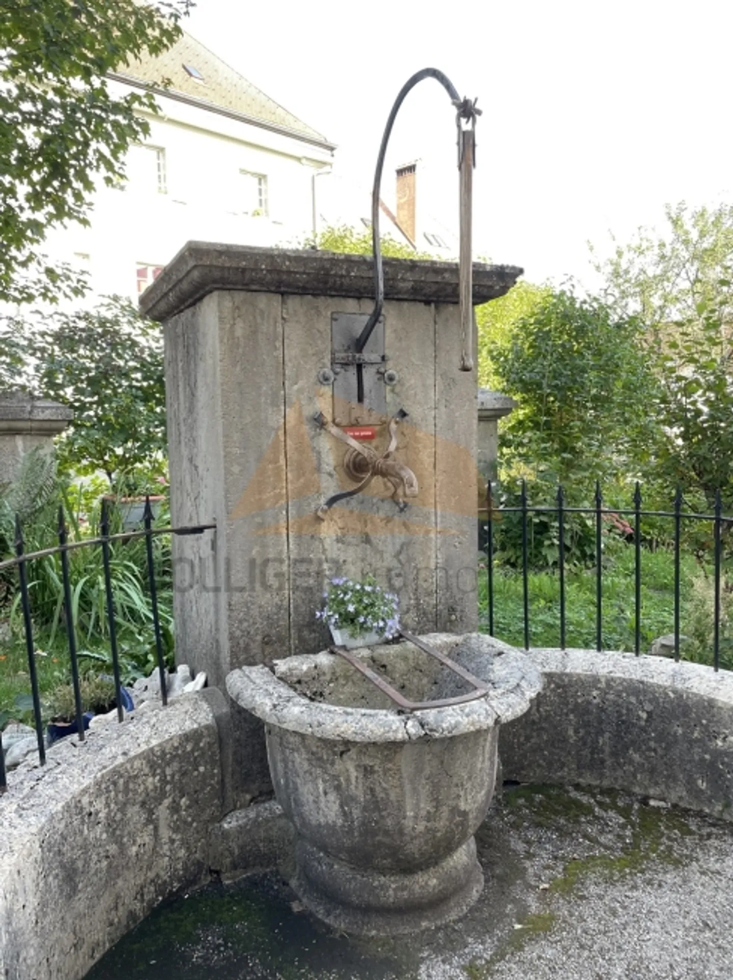 FOR SALE
APARTMENT 130 M2
WITH 4.5 ROOMS AND MEZZANINE - Photo 2 of 20