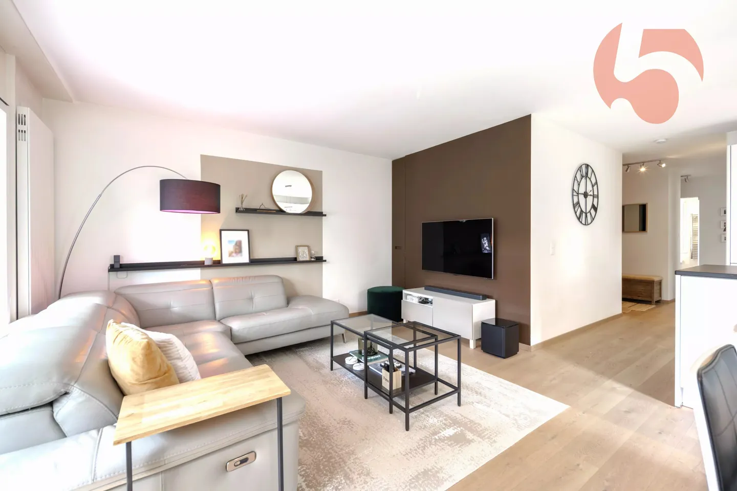 Appartement de 4,5 pièces de haut standing avec grand jardin - Photo 3 sur 10