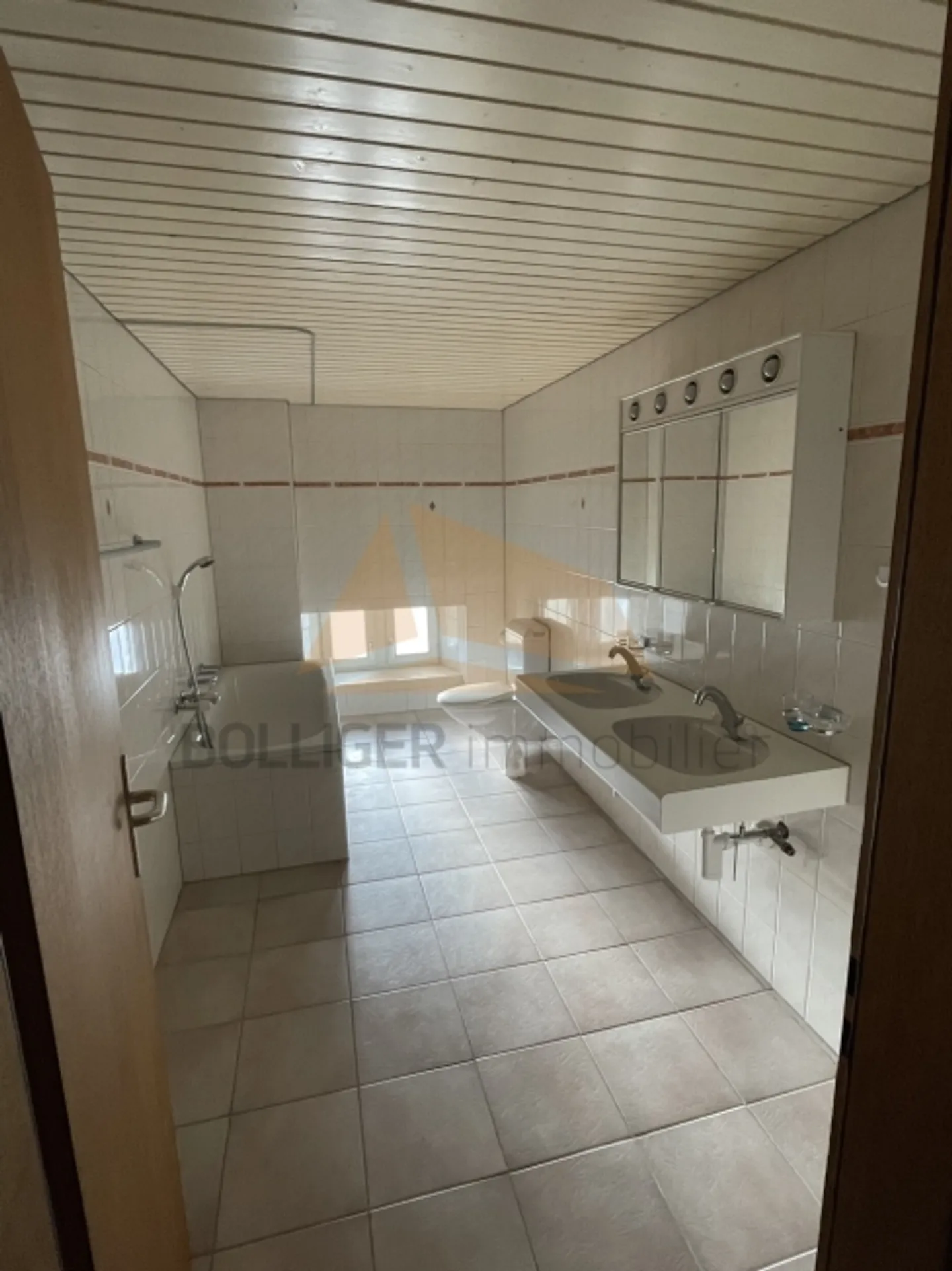 FOR SALE
APARTMENT 130 M2
WITH 4.5 ROOMS AND MEZZANINE - Photo 19 of 20