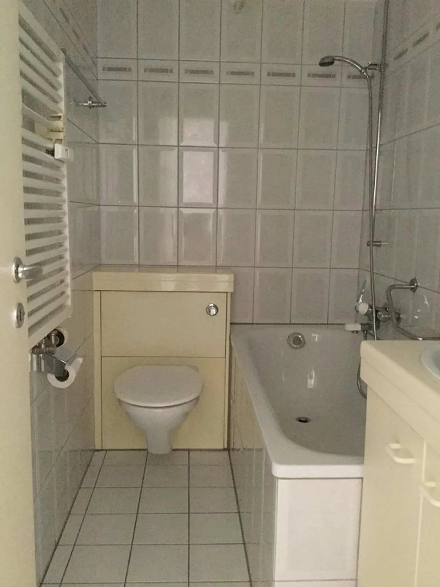 Single Apartment! - Photo 4 of 4