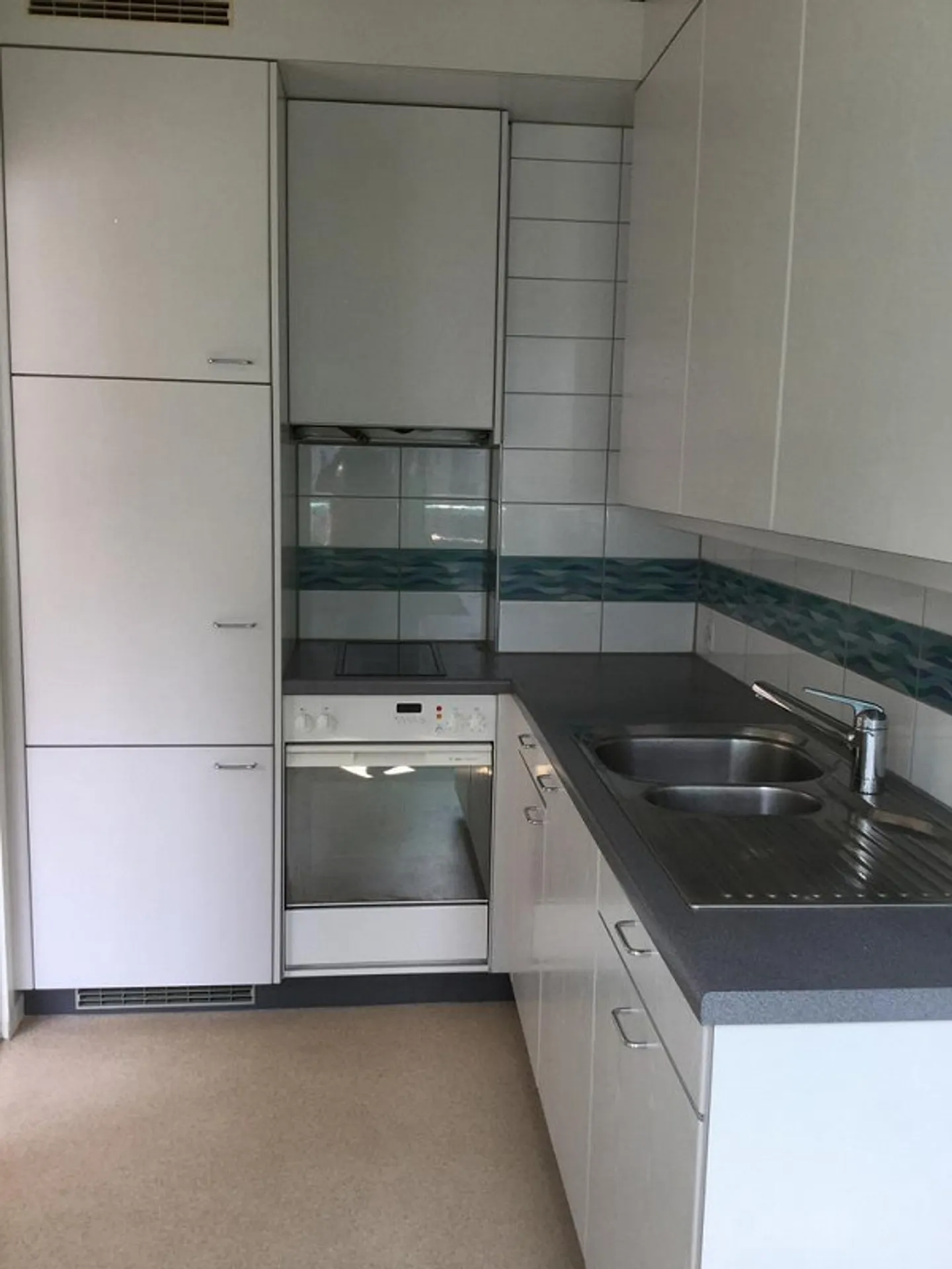 Single Apartment! - Photo 2 of 4