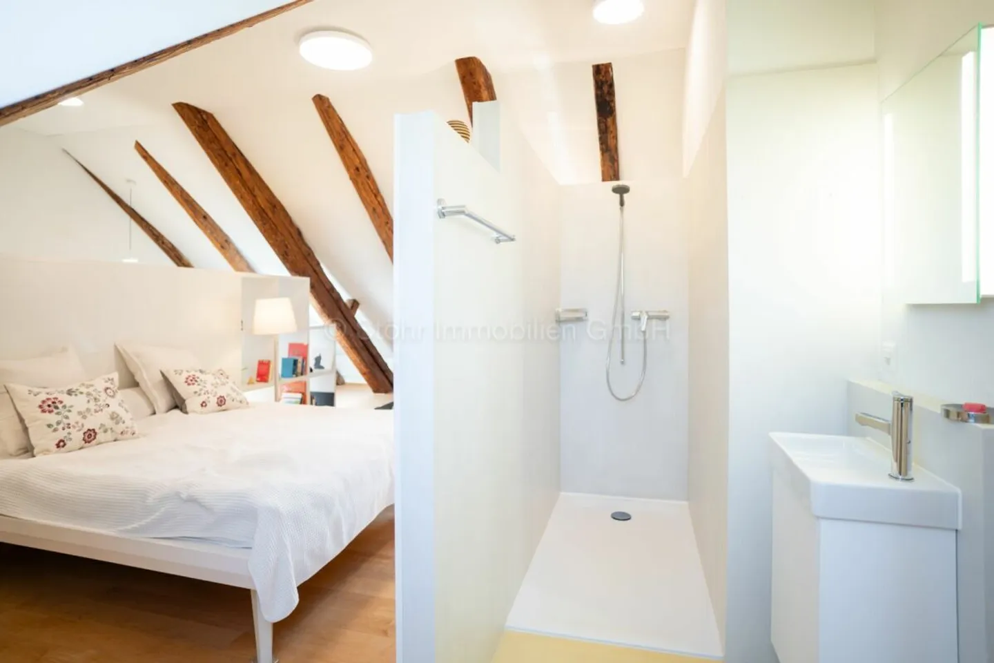 Charming 4.5 Room Triplex Apartment in a Unique Location - Photo 12 of 23