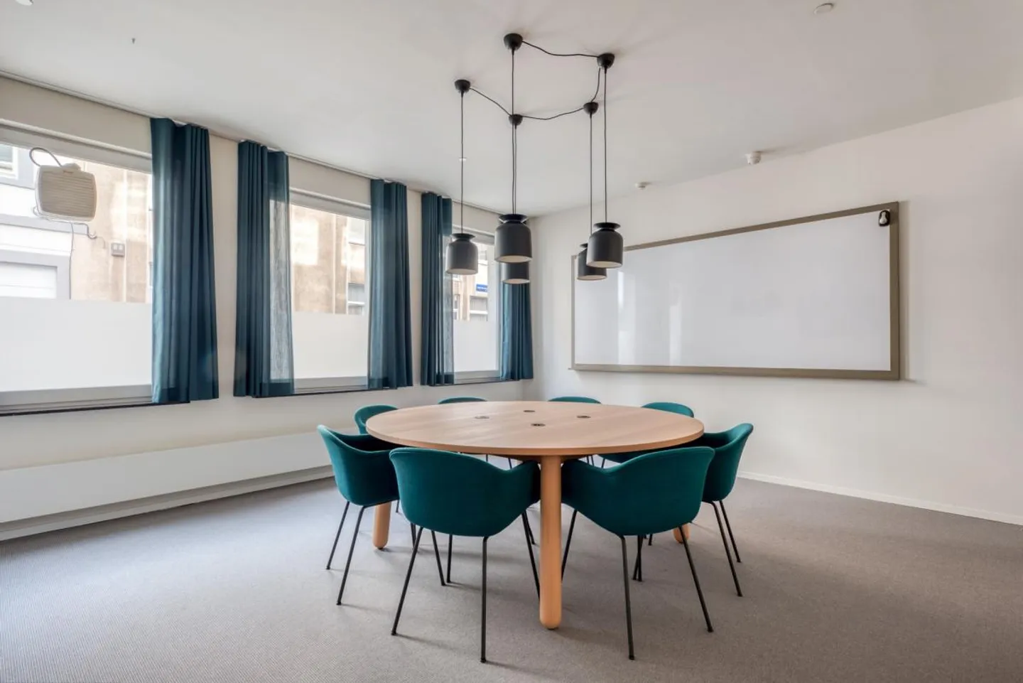 Bureau ouvert dans le Spaces R2 Tower - Photo 7 sur 8