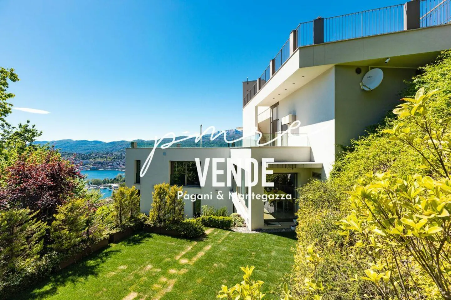 LUGANO RUVIGLIANA | MODERNA VILLA DI PREGIO CON EMOZIONANTE VISTA LAGO - Foto 10 di 11