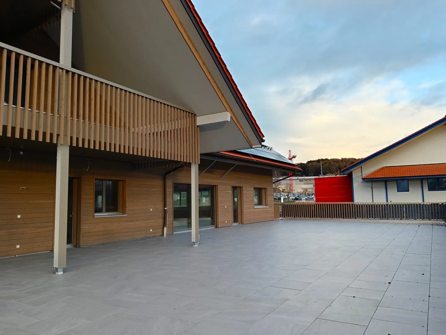 Ihr neuer Gewerbestandort: 420 - 1'000m2 Büroflächen im Edelrohbau mit Terrasse 240m2 und Aussicht - Foto 3 von 20