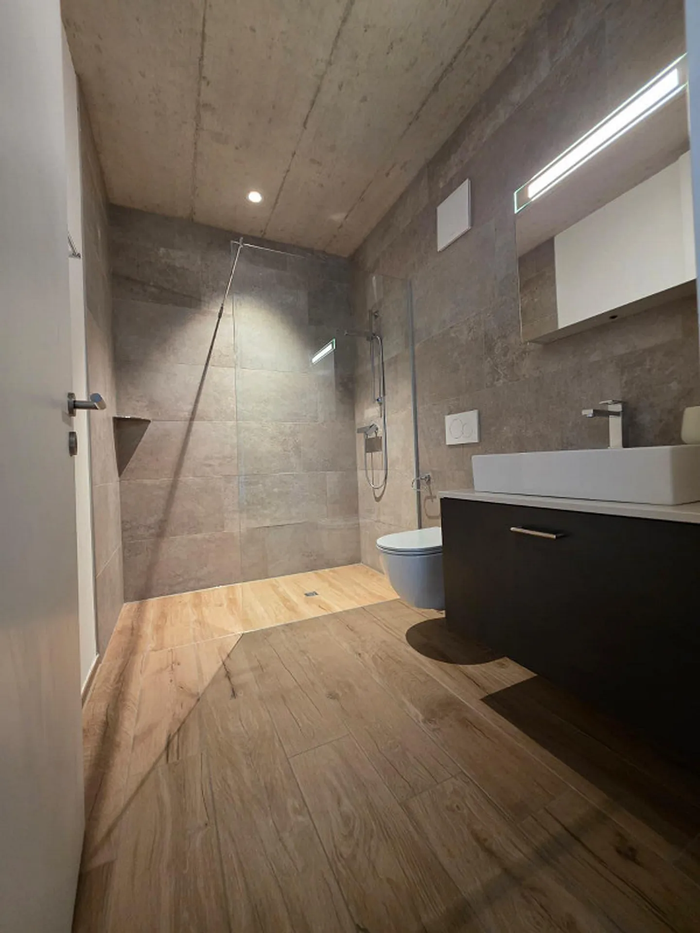 New construction highlight: 2.5 rooms on the 2nd floor - central & well connected - Photo 6 of 9