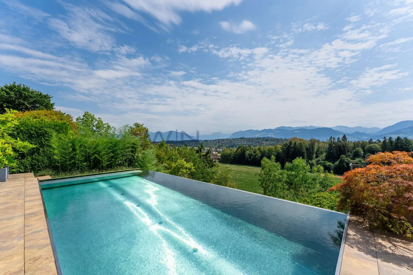 Luxury Villa with Stunning Views - Photo 6 of 9