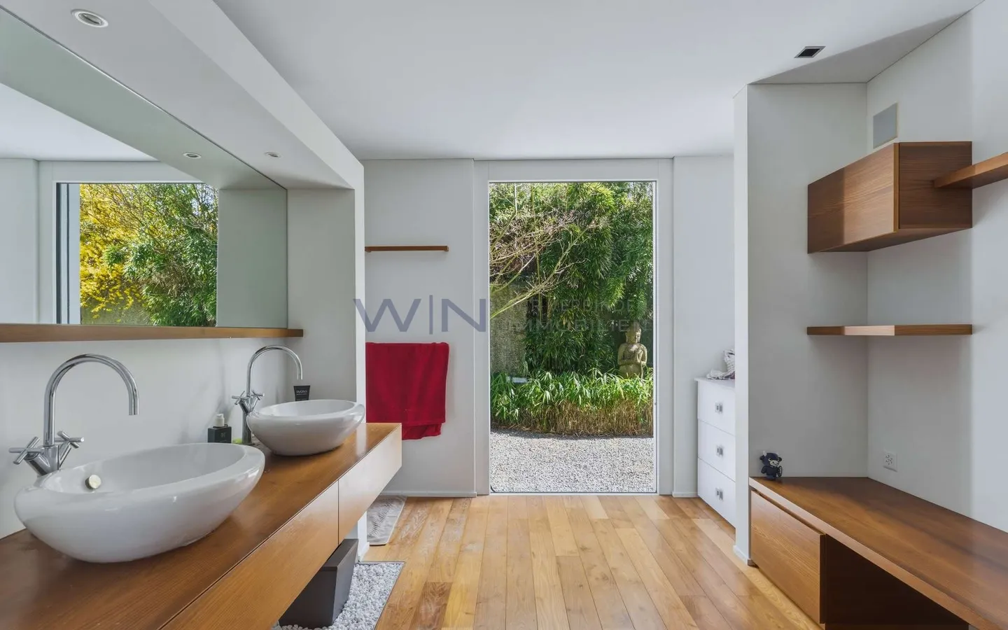 Luxury Villa with Stunning Views - Photo 7 of 9