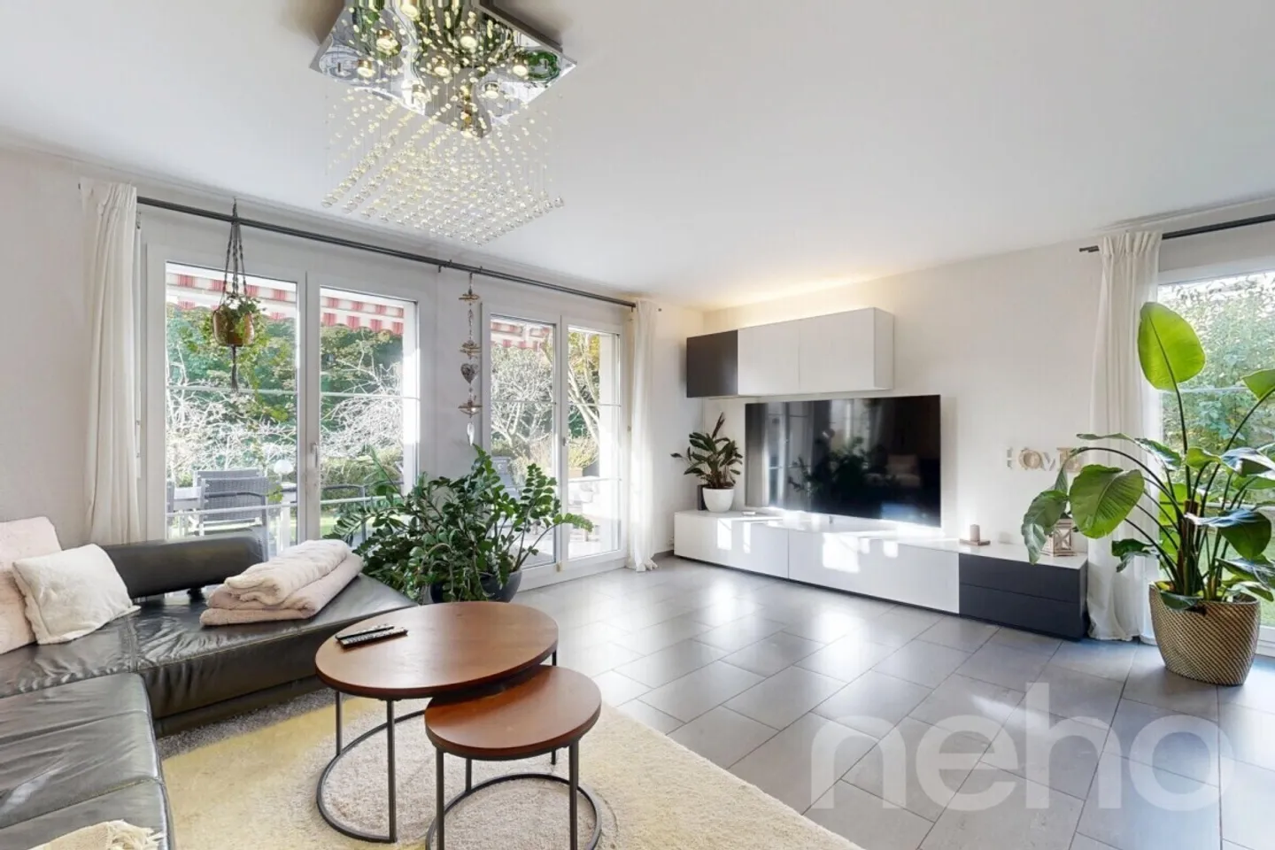 Maison de ville d'angle de 5,5 pièces bien entretenue à Lufingen - Photo 2 sur 12