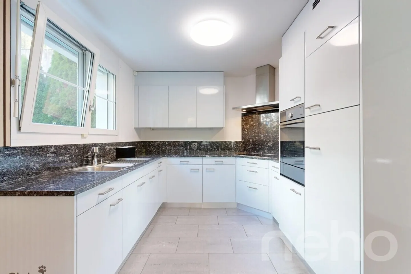 Maison de ville d'angle de 5,5 pièces bien entretenue à Lufingen - Photo 4 sur 12