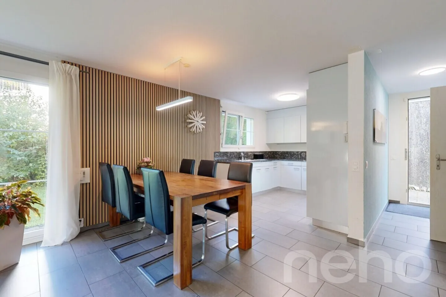 Maison de ville d'angle de 5,5 pièces bien entretenue à Lufingen - Photo 5 sur 12