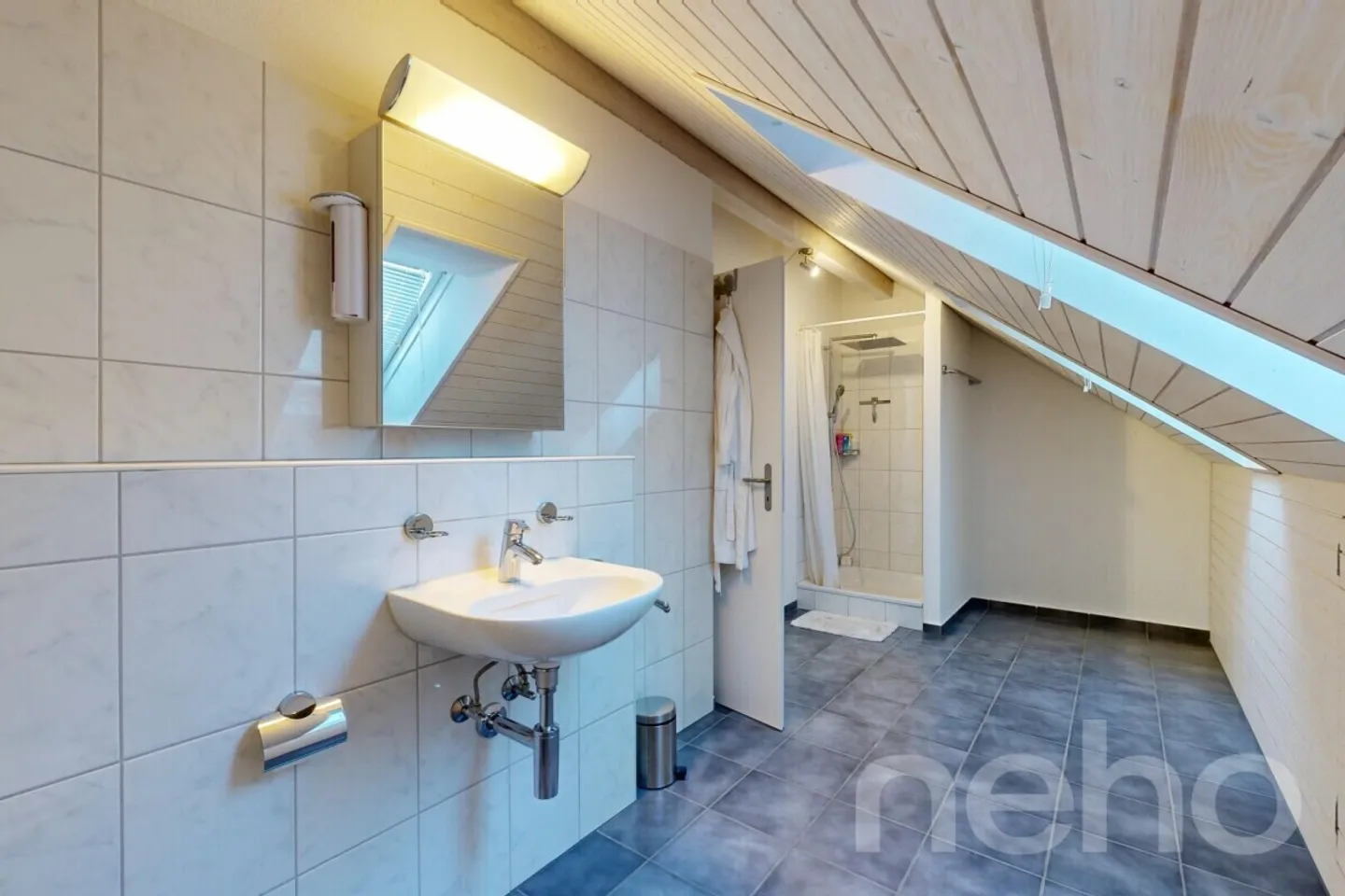 Maison de ville d'angle de 5,5 pièces bien entretenue à Lufingen - Photo 10 sur 12