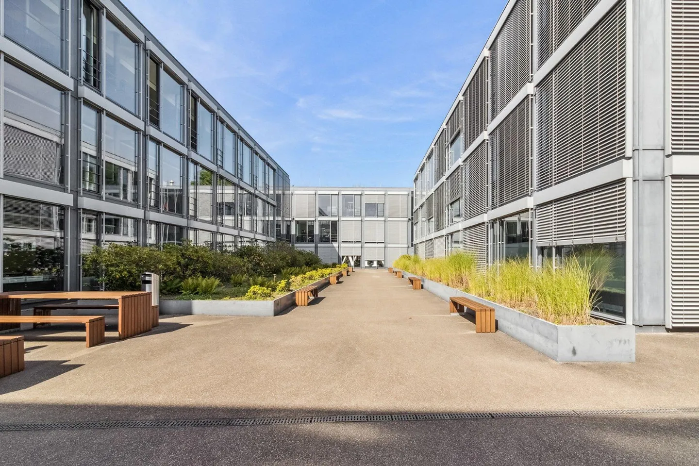 Ready-to-move-in office space, flexible conditions, 2 months rent-free - Photo 2 of 11