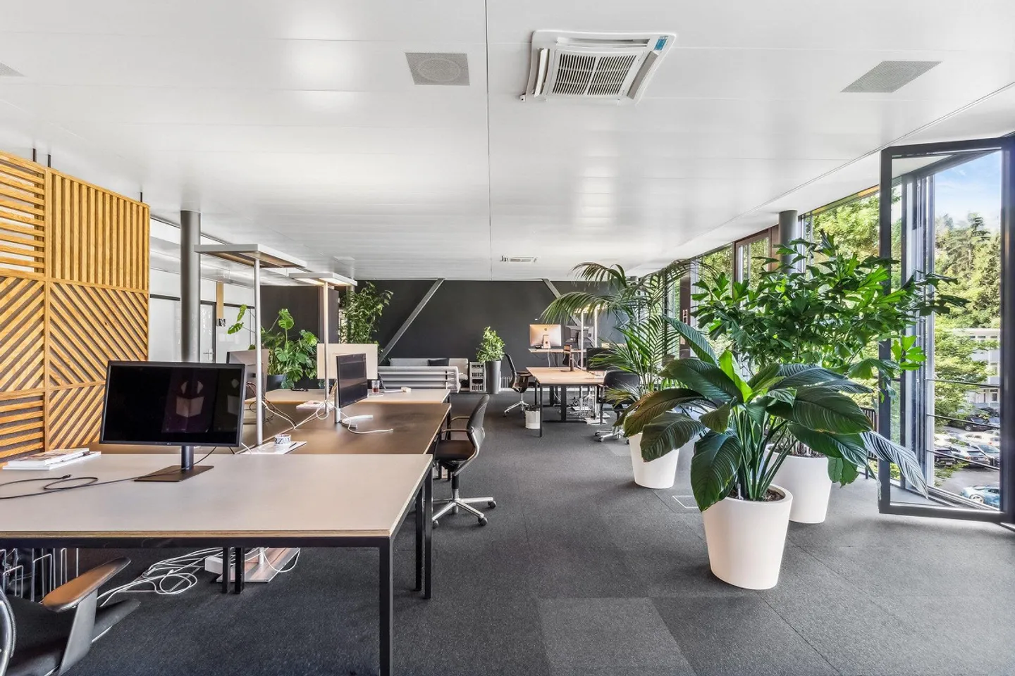 Ready-to-move-in office space, flexible conditions, 2 months rent-free - Photo 4 of 11