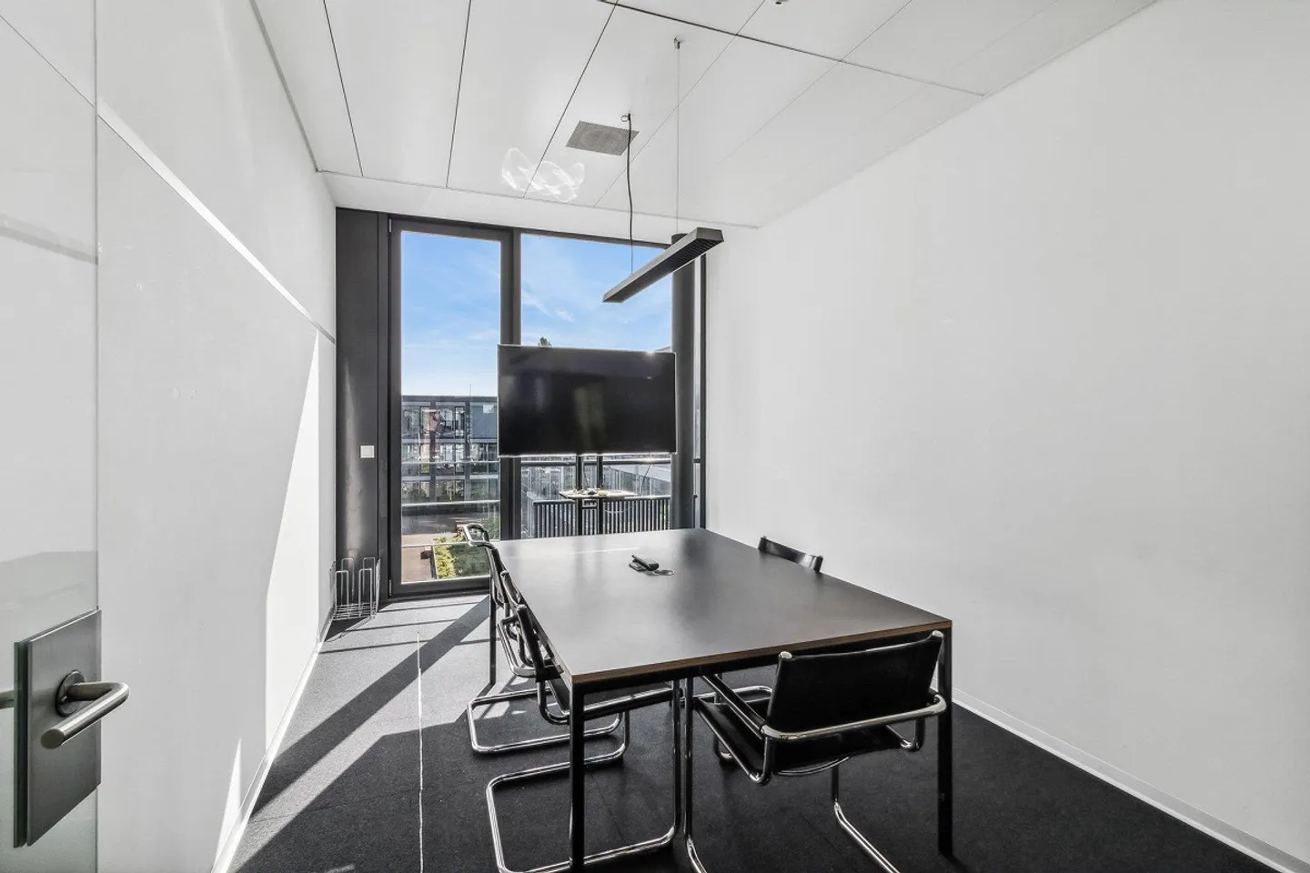 Ready-to-move-in office space, flexible conditions, 2 months rent-free - Photo 7 of 11