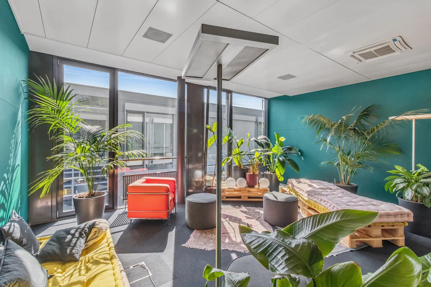 Ready-to-move-in office space, flexible conditions, 2 months rent-free - Photo 8 of 11