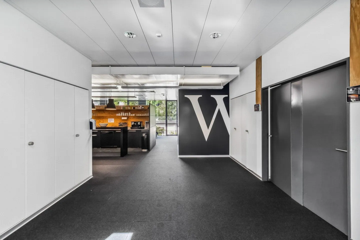 Ready-to-move-in office space, flexible conditions, 2 months rent-free - Photo 9 of 11