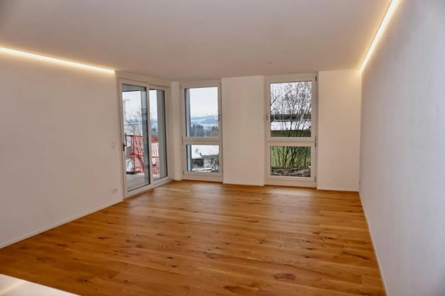 Appartement moderne de 2,5 pièces avec loggia et espace de jardin - Photo 4 sur 15