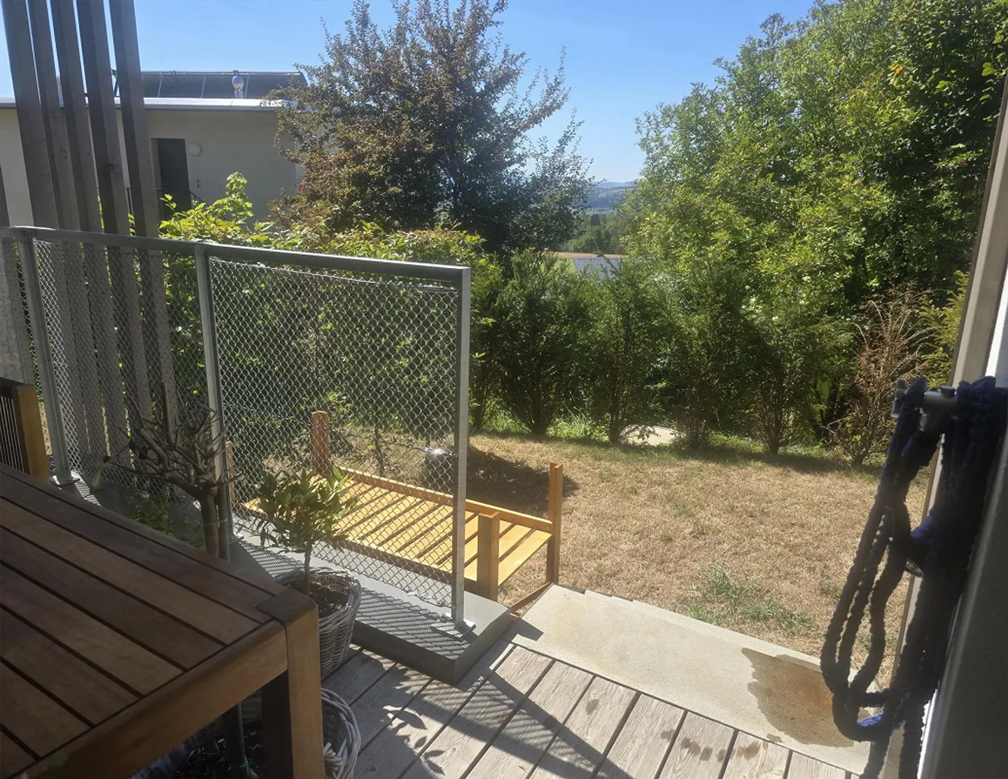 Appartement moderne de 2,5 pièces avec loggia et espace de jardin - Photo 8 sur 15