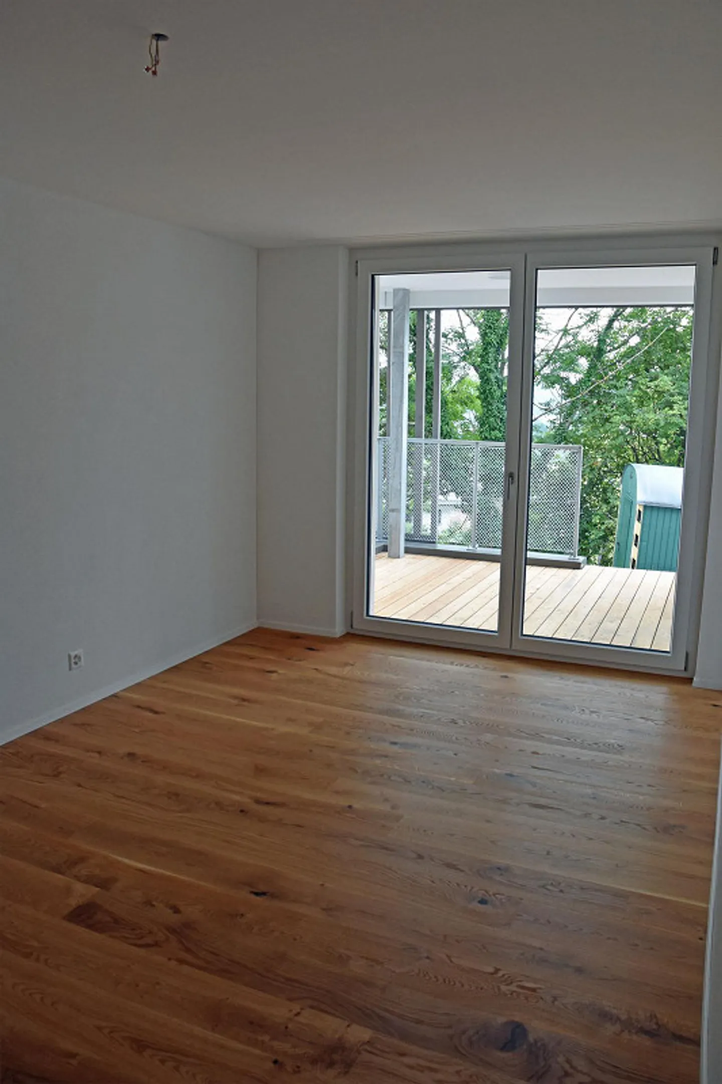 Appartement moderne de 2,5 pièces avec loggia et espace de jardin - Photo 10 sur 15