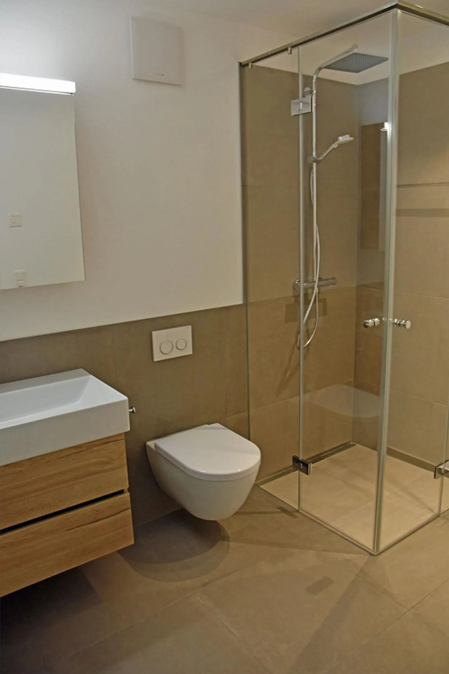 Appartement moderne de 2,5 pièces avec loggia et espace de jardin - Photo 11 sur 15