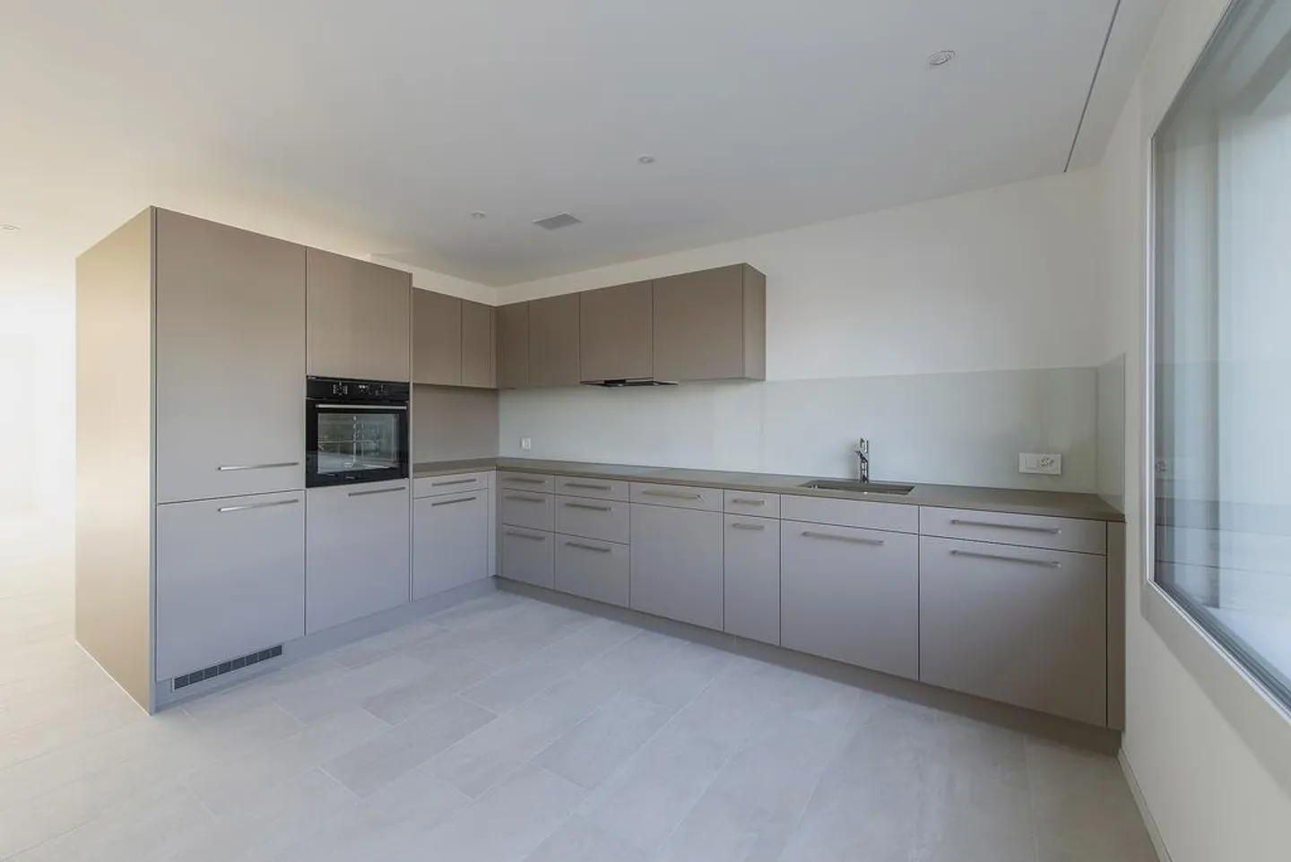 appartamento moderno di 3,5 stanze con area giardino nel complesso residenziale al parco - Foto 5 di 8