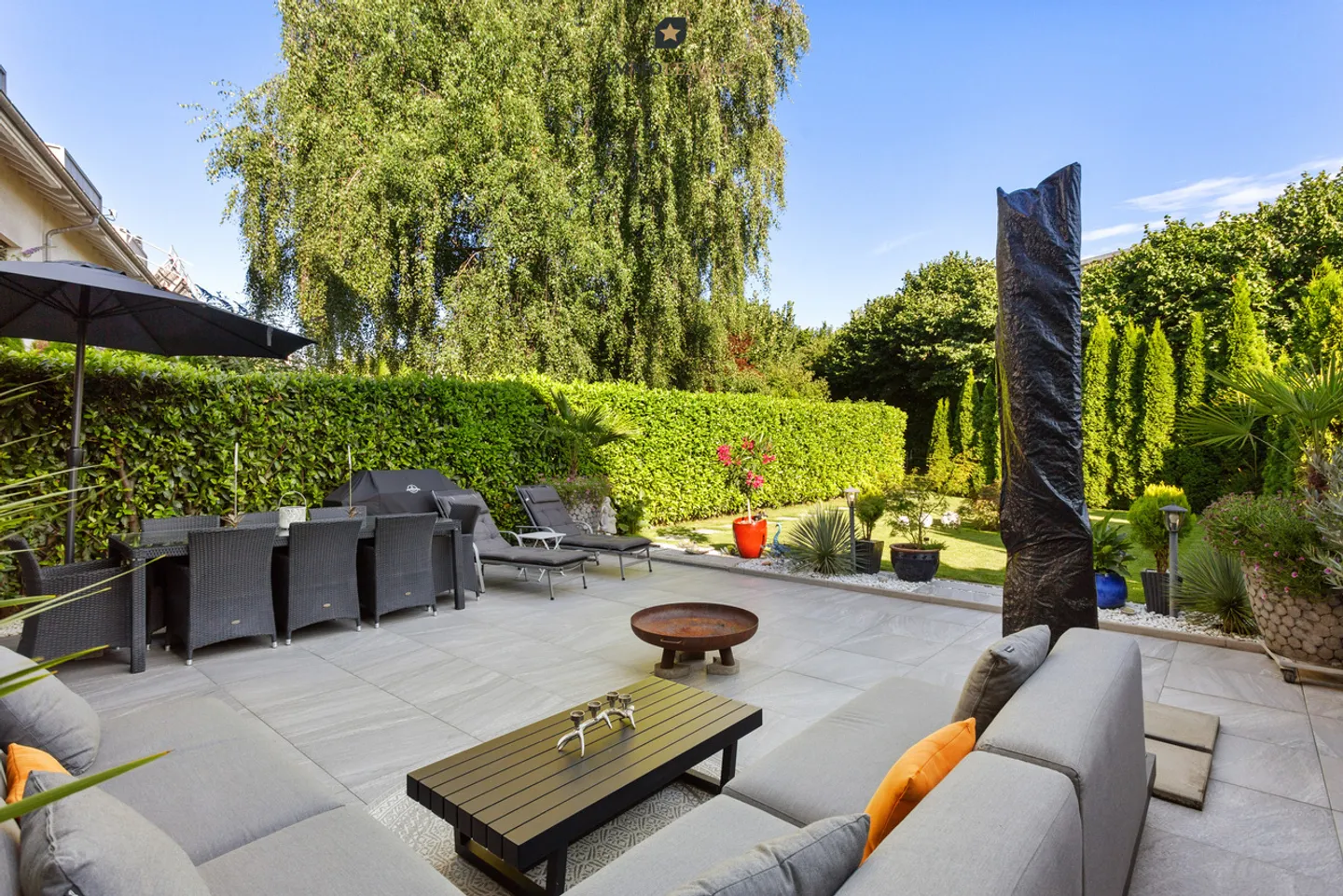 Maison de rangée bien entretenue avec terrasse et jardin dans un emplacement de choix. - Photo 3 sur 10