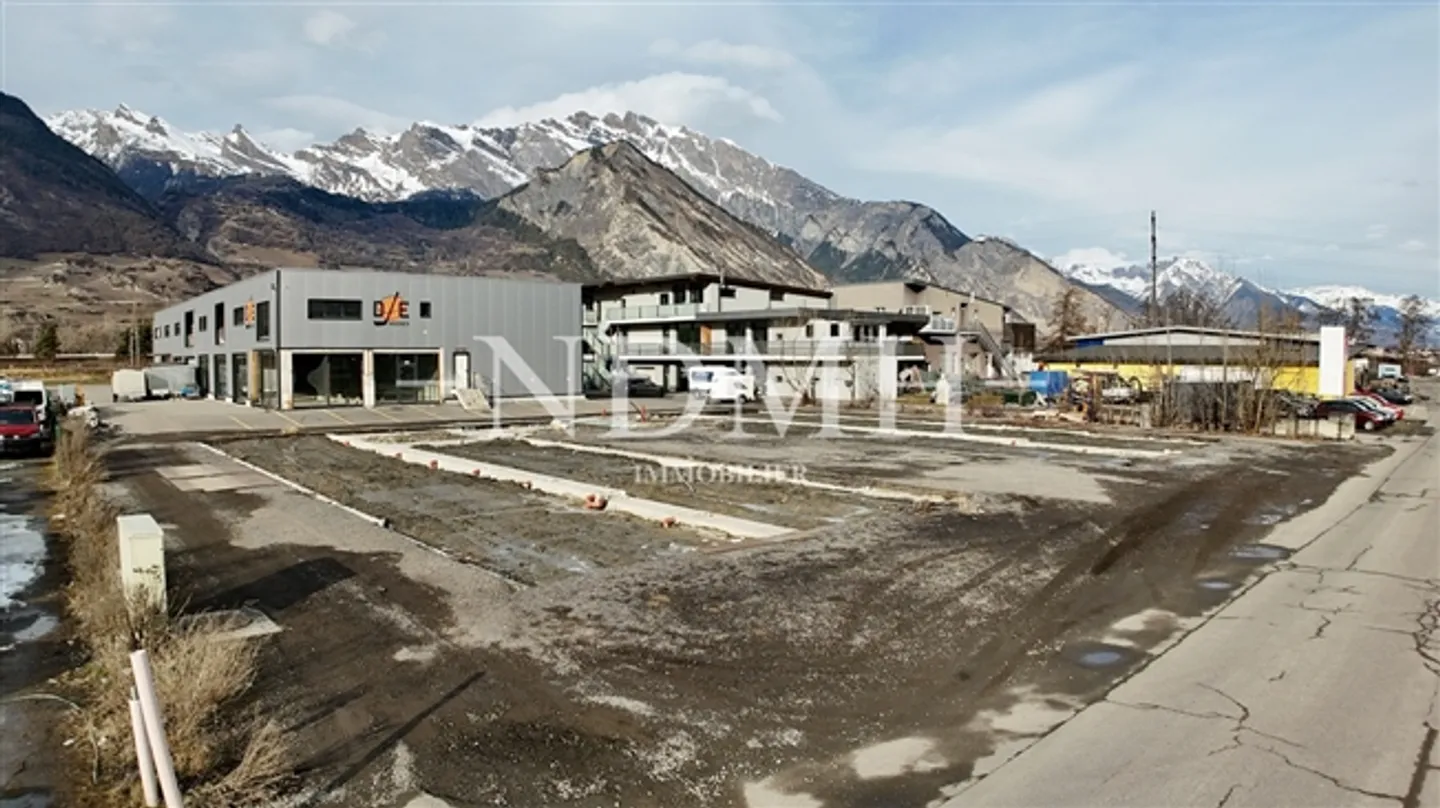 Terrain extraordinaire avec projet commercial approuvé - Photo 7 sur 7