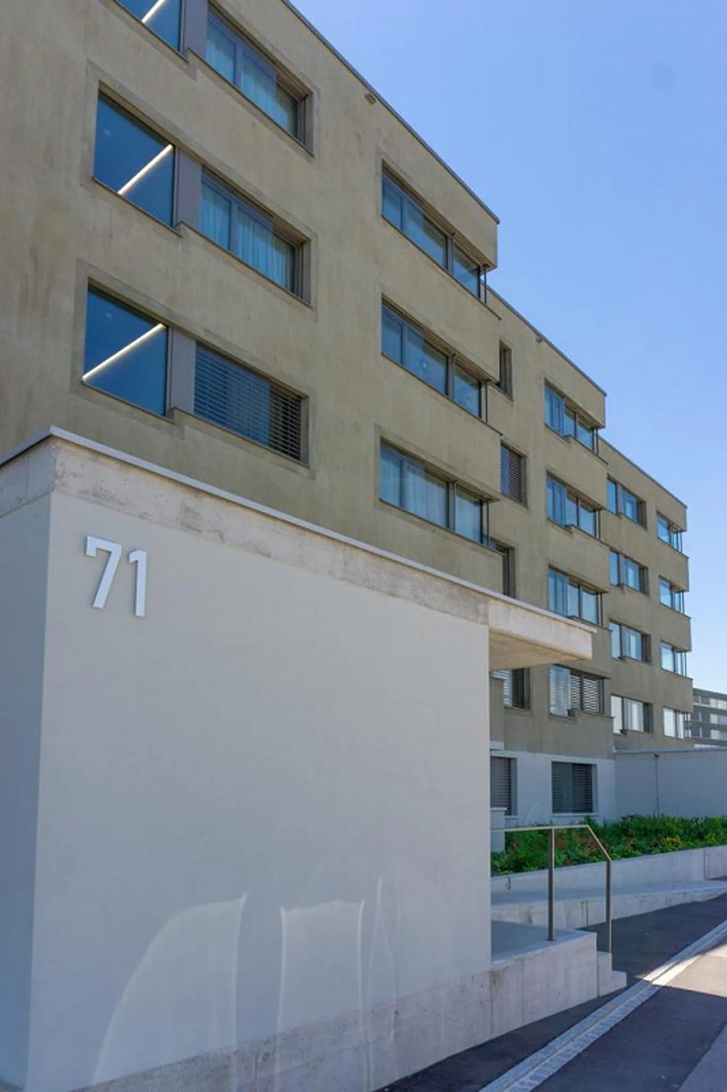 appartamento moderno di 3,5 stanze con area giardino nel complesso residenziale al parco - Foto 3 di 8