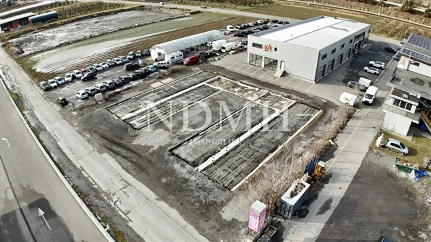 Terrain extraordinaire avec projet commercial approuvé - Photo 4 sur 7