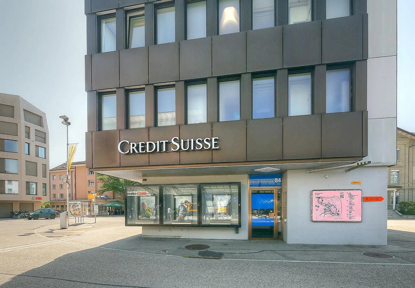 Espace de vente au rez-de-chaussée, bureaux hautement développés directement à la gare - Photo 1 sur 6