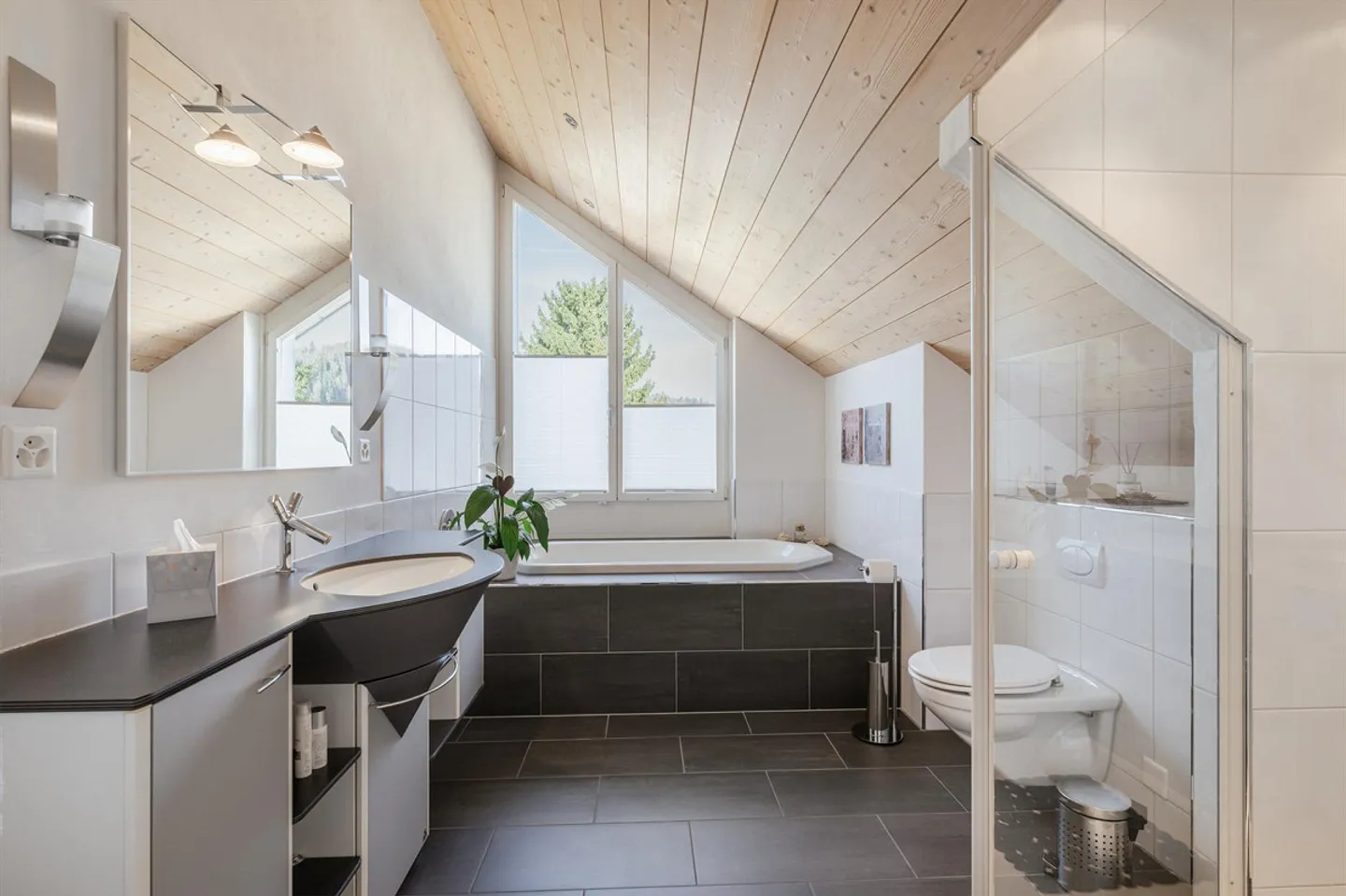 Unique Penthouse Apartment in the Heart of Steffisburg - Photo 7 of 13