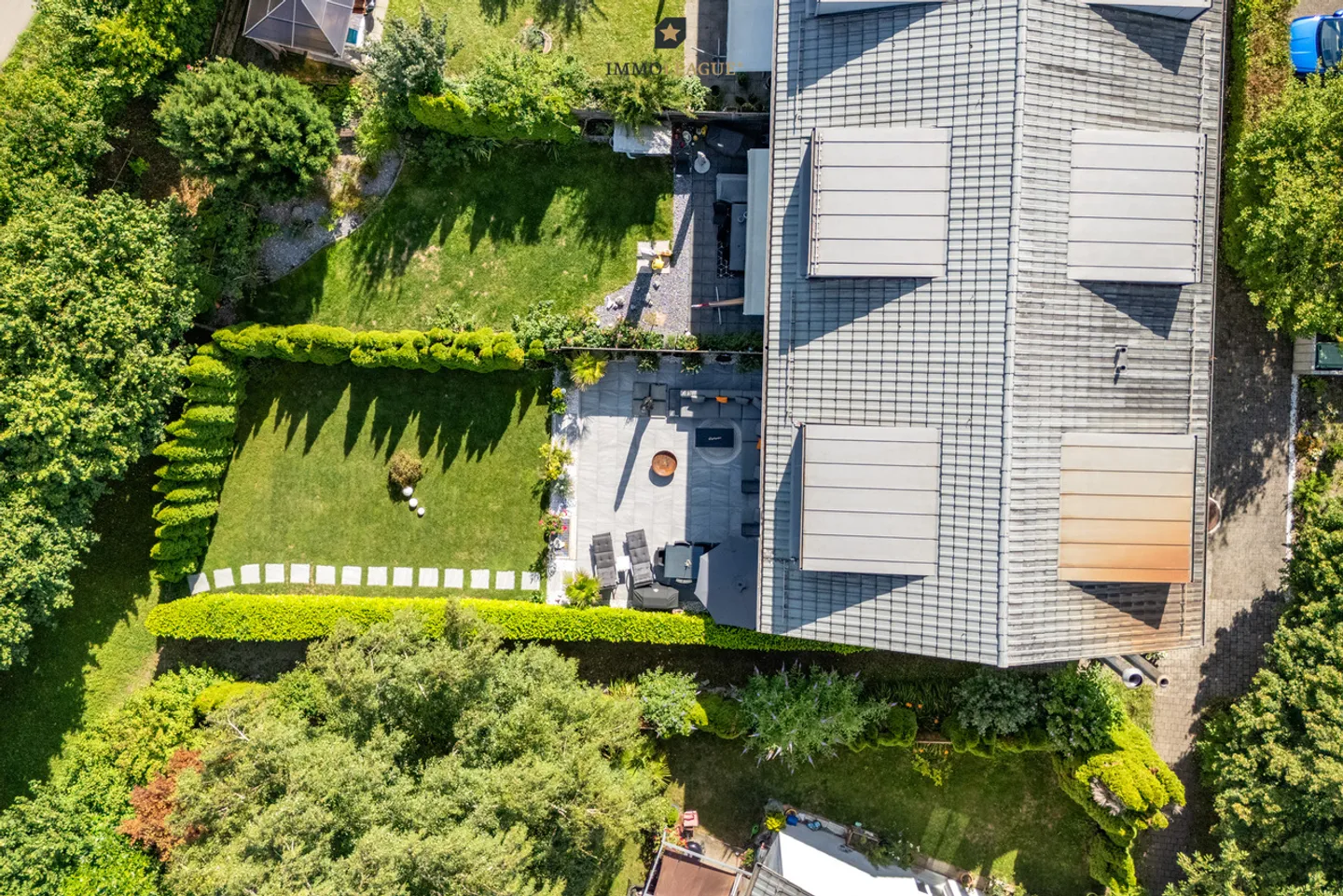 Maison de rangée bien entretenue avec terrasse et jardin dans un emplacement de choix. - Photo 7 sur 10