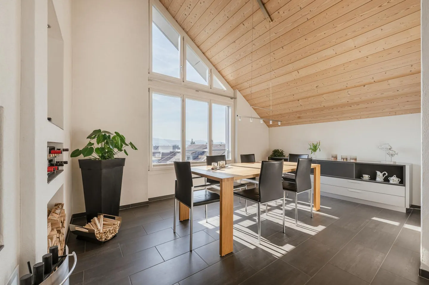 Unique Penthouse Apartment in the Heart of Steffisburg - Photo 3 of 13