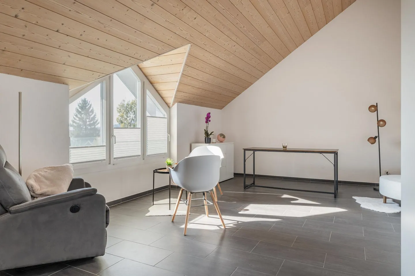 Unique Penthouse Apartment in the Heart of Steffisburg - Photo 9 of 13