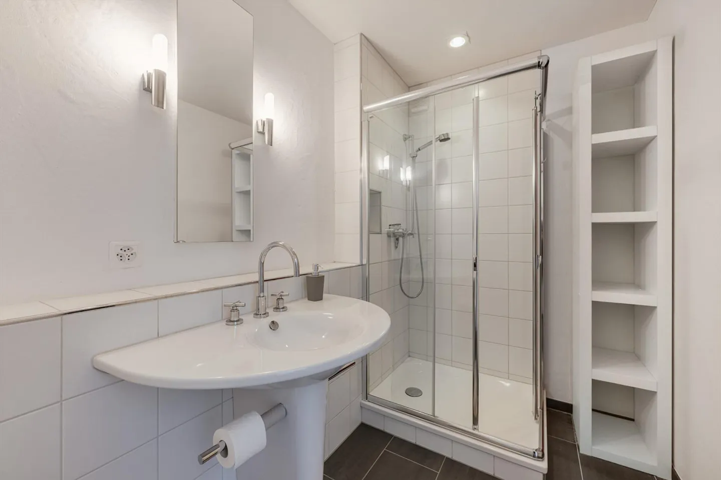 Unique Penthouse Apartment in the Heart of Steffisburg - Photo 10 of 13