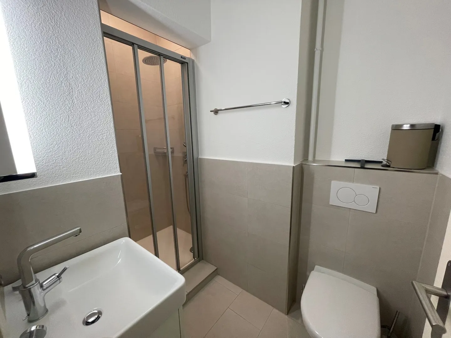 Central, urban, charming living in popular Zurich District 4 - Photo 4 of 9