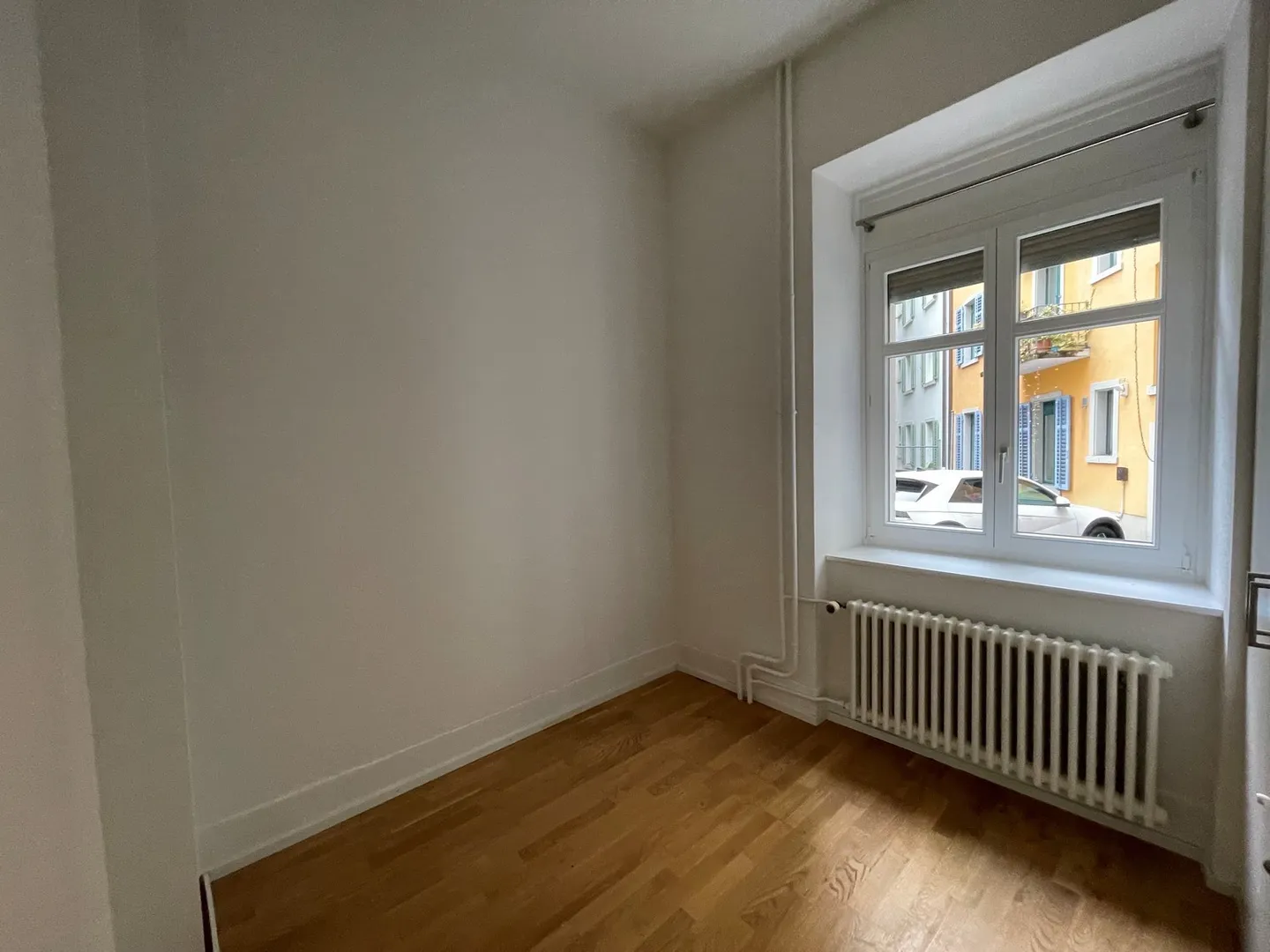 Central, urban, charming living in popular Zurich District 4 - Photo 7 of 9