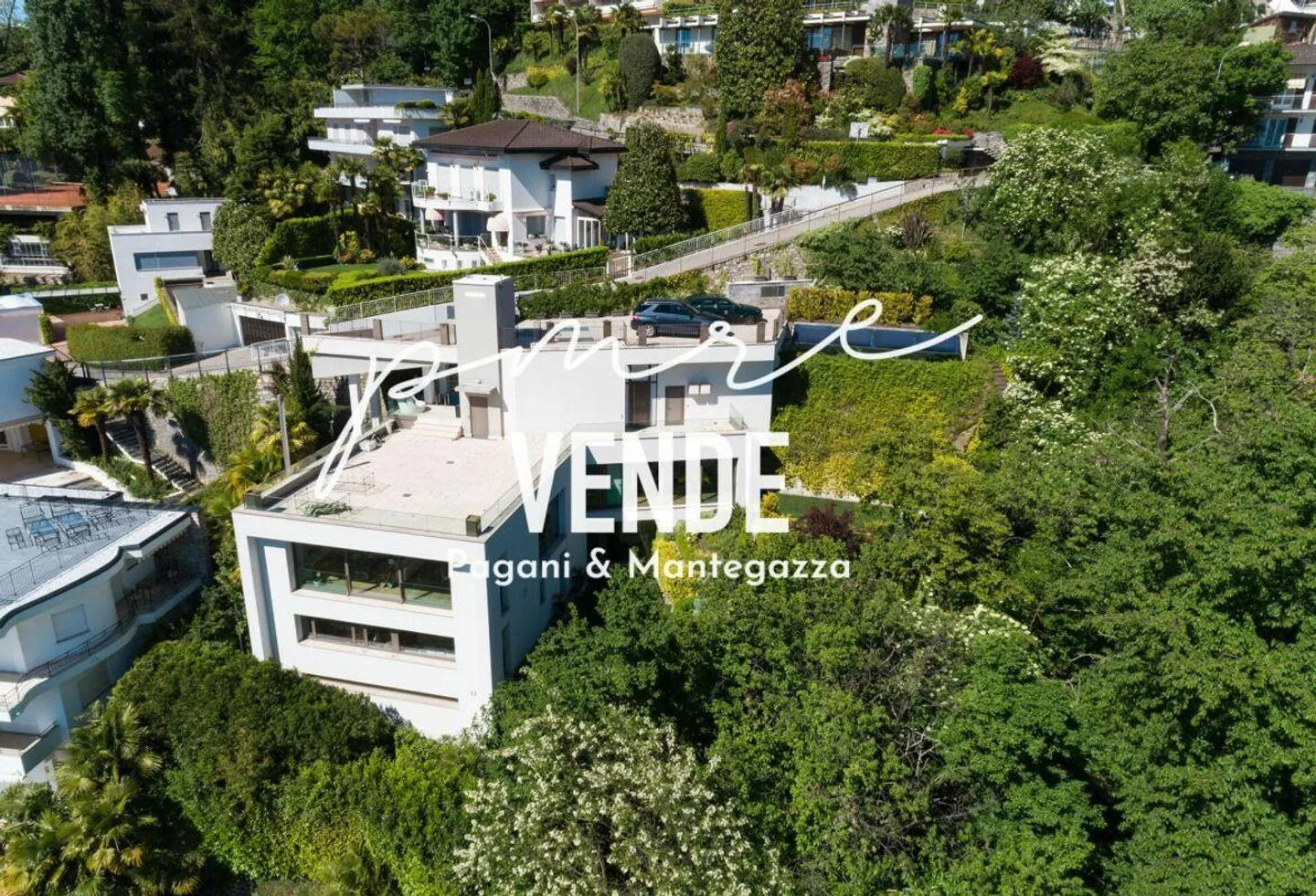 LUGANO RUVIGLIANA | MODERNA VILLA DI PREGIO CON EMOZIONANTE VISTA LAGO - Foto 24 di 27