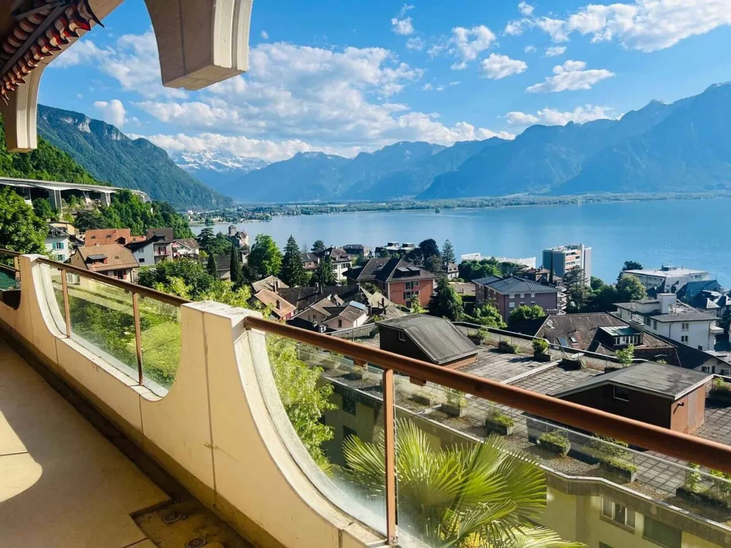 Grand appartement de 4,5 pièces avec vue panoramique - Photo 2 sur 7