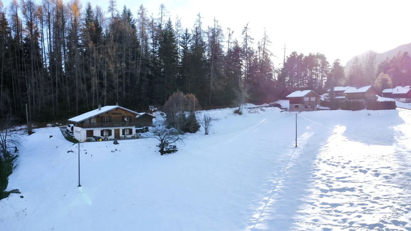 Chalet de 5.5 pièces avec grande parcelle de 2564 m2 - Photo 5 sur 21